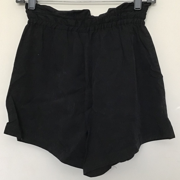 H&M Size: 4 Black Tie-Waist Shorts 100% Lyocell Excellent Condition with Pockets - Picture 4 of 5